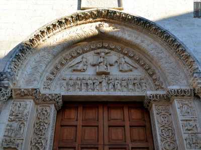 Il terzo e ultimo arco a rosette...